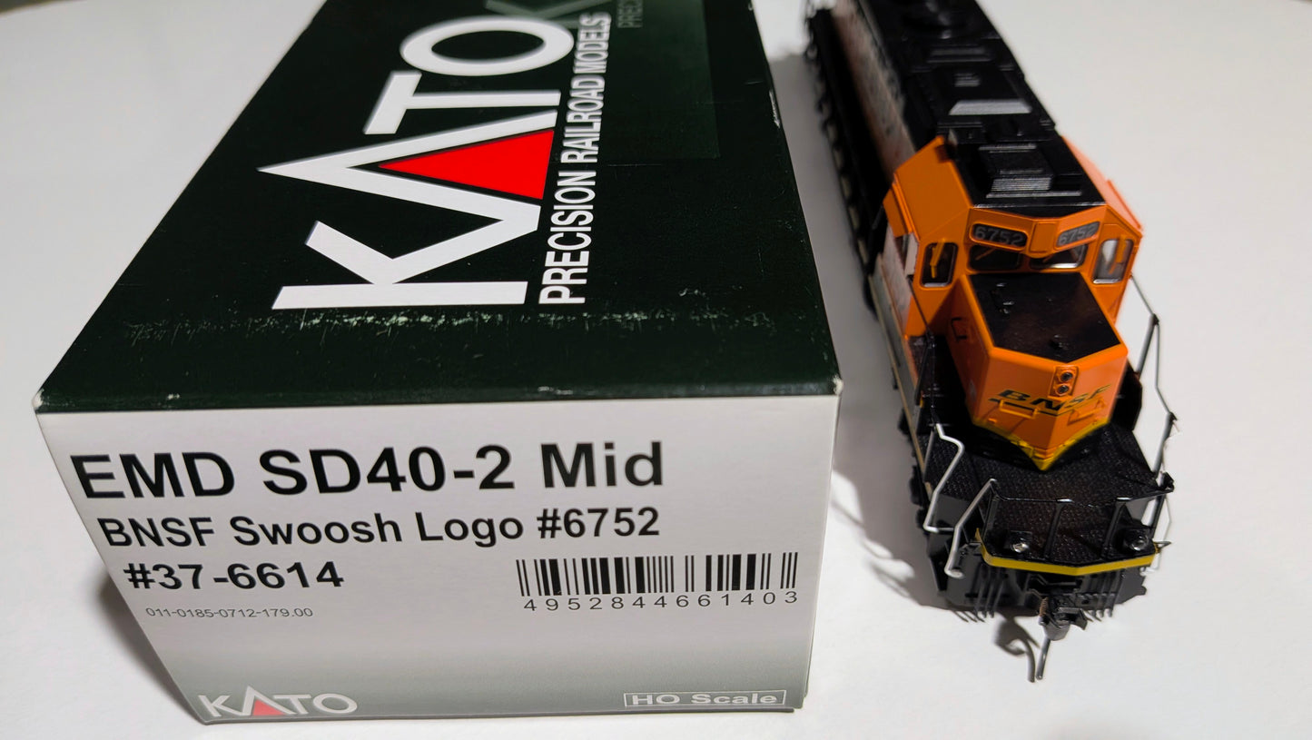 Kato 37-6614 Diesel Locomotive HO BNSF Swoosh Logo SD40-2 #6752 Blunami EMD-2